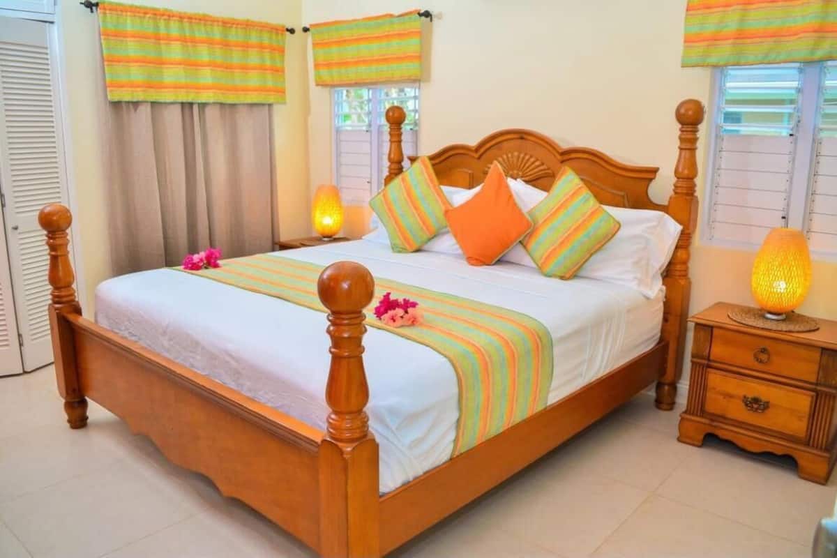 3 bedrooms, in-room safe, individually decorated, individually furnished