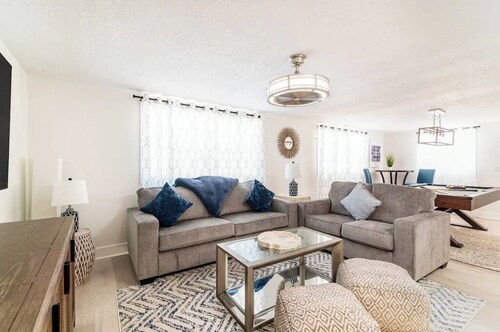 3B/2BA, oasis backyard/Hot tub, quiet neighborhood, ready for snowbirds too!