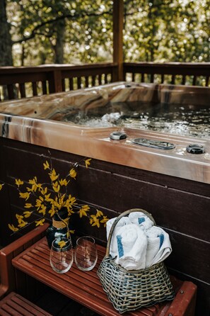 Outdoor spa tub - Hot Tub, Game Room, Pool Table, Fireplace | Minutes to Pigeon Forge (Sevierville)