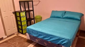 Quarto standard, suíte, no canto | Opções para refeição no quarto