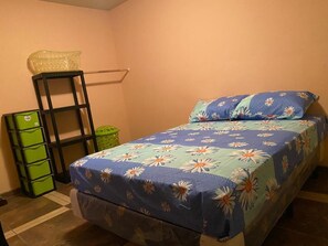 Standard Room, Ensuite, Corner | Individually furnished, free WiFi, bed sheets - Hostal Claros (Santa Tecla)