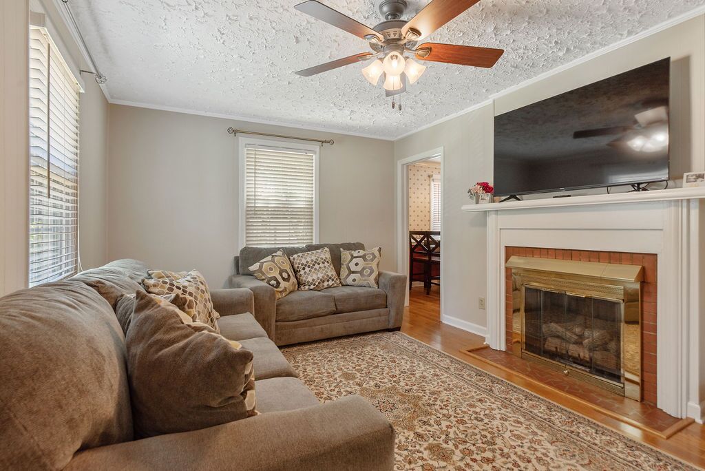 Quiet 4BD Family House w/ Large yard