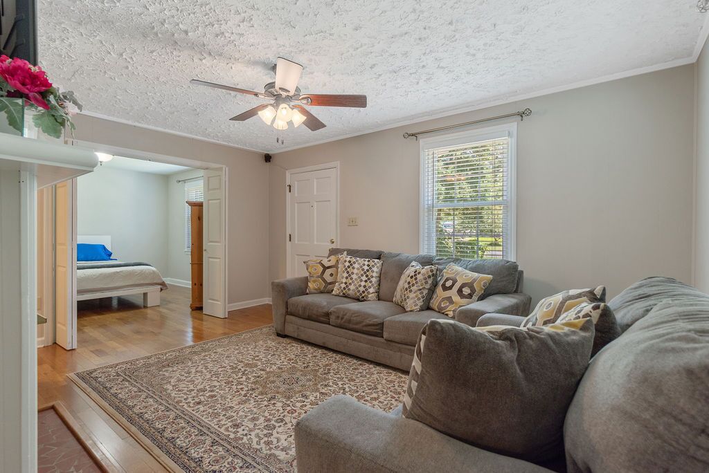 Quiet 4BD Family House w/ Large yard