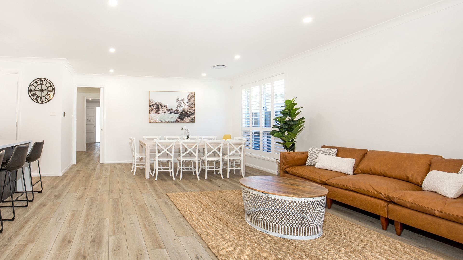 Smart TV, books, stereo