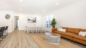 Smart TV, books, stereo - Callala Sunrise - Pet Friendly - 5 Mins Walk to Beach (Callala Beach)