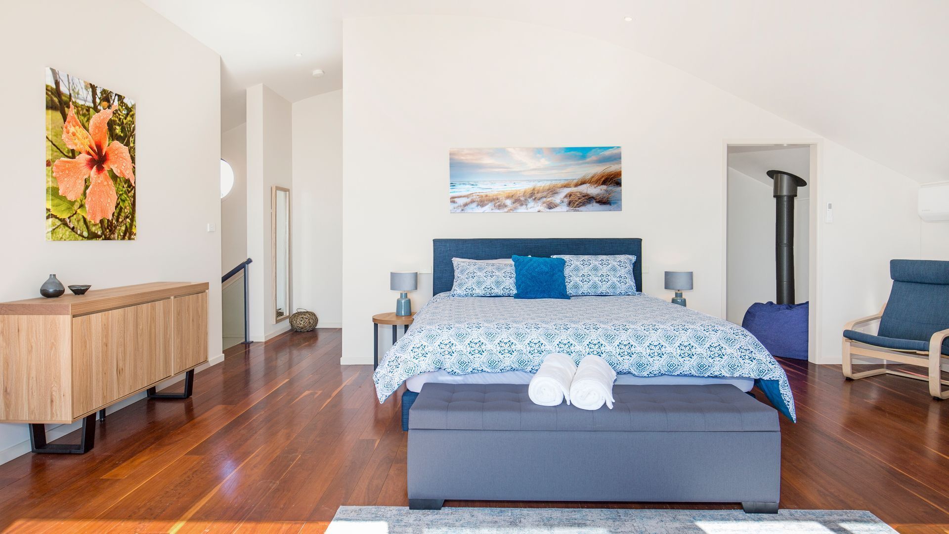 4 bedrooms, desk, iron/ironing board, travel cot