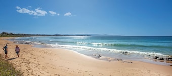 Eclipse - Absolute Beachfront with Stunning Views