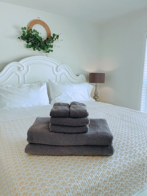 3 chambres, fer et planche à repasser, Wi-Fi gratuit, draps fournis