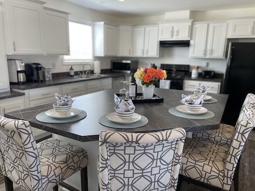 Home With Views  Near Grand Canyon West & Skywalk