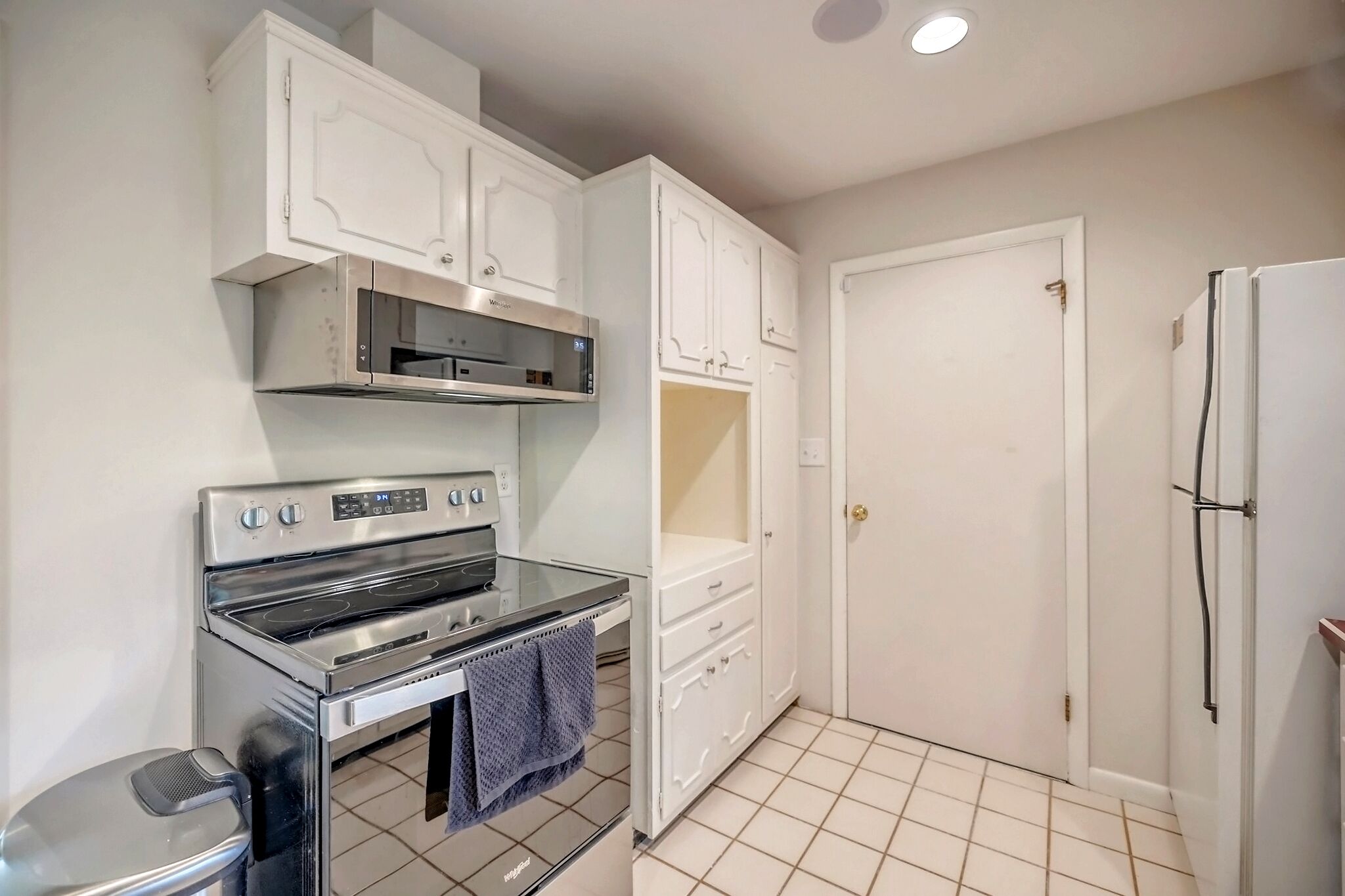 5 Bd Fenced Yard & Close to Park/Trails