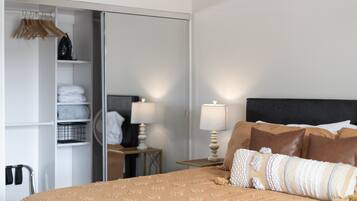 3 bedrooms, desk, iron/ironing board, travel cot