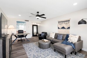 تلفزيون ذكي، مدفأة، ألعاب فيديو، تنس طاولة