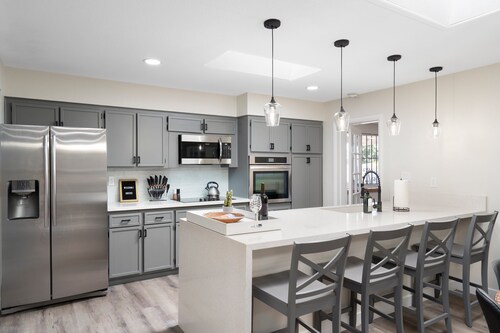 Private Heated Pool, Ping Pong and Billiards, Full Coffee Bar, near ASU