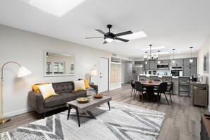 تلفزيون ذكي، مدفأة، ألعاب فيديو، تنس طاولة