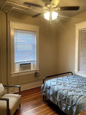 2 bedrooms, desk, iron/ironing board, travel crib