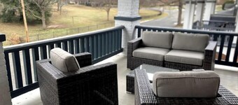 Highland Park Place: Historic Two Bedroom Apt!