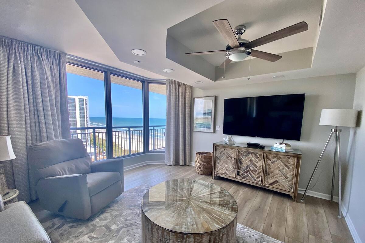 Condo, 2 Bedrooms | Living room