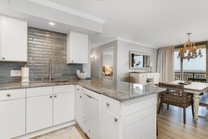 Apartment, 2 Schlafzimmer | Eigene Küche | Mikrowelle, Ofen, Herdplatte, Geschirrspüler
