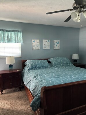 3 bedrooms, desk, iron/ironing board, free WiFi - A Little Piece of Paradise! 3 bedroom pool home, 3 miles to Daytona Beach Shores (Port Orange)