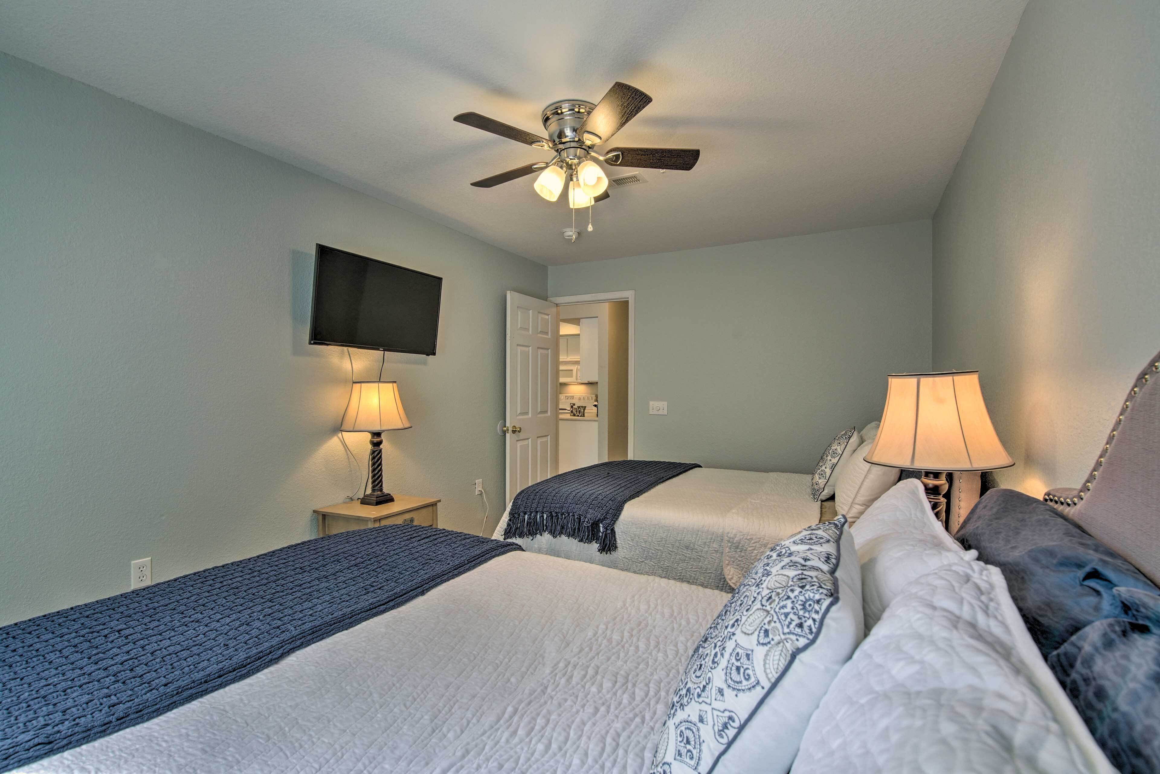 Bright Ozarks Condo w/ Balcony & Lake Views!