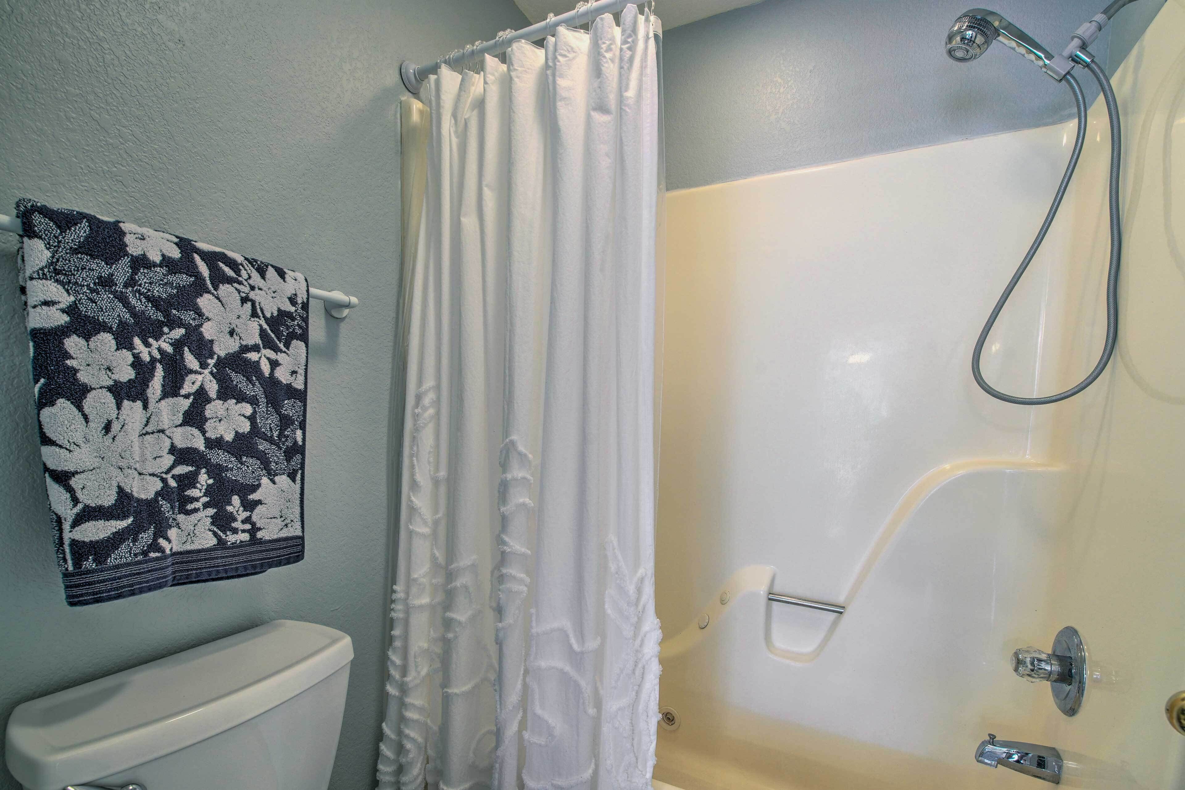 Bright Ozarks Condo w/ Balcony & Lake Views!