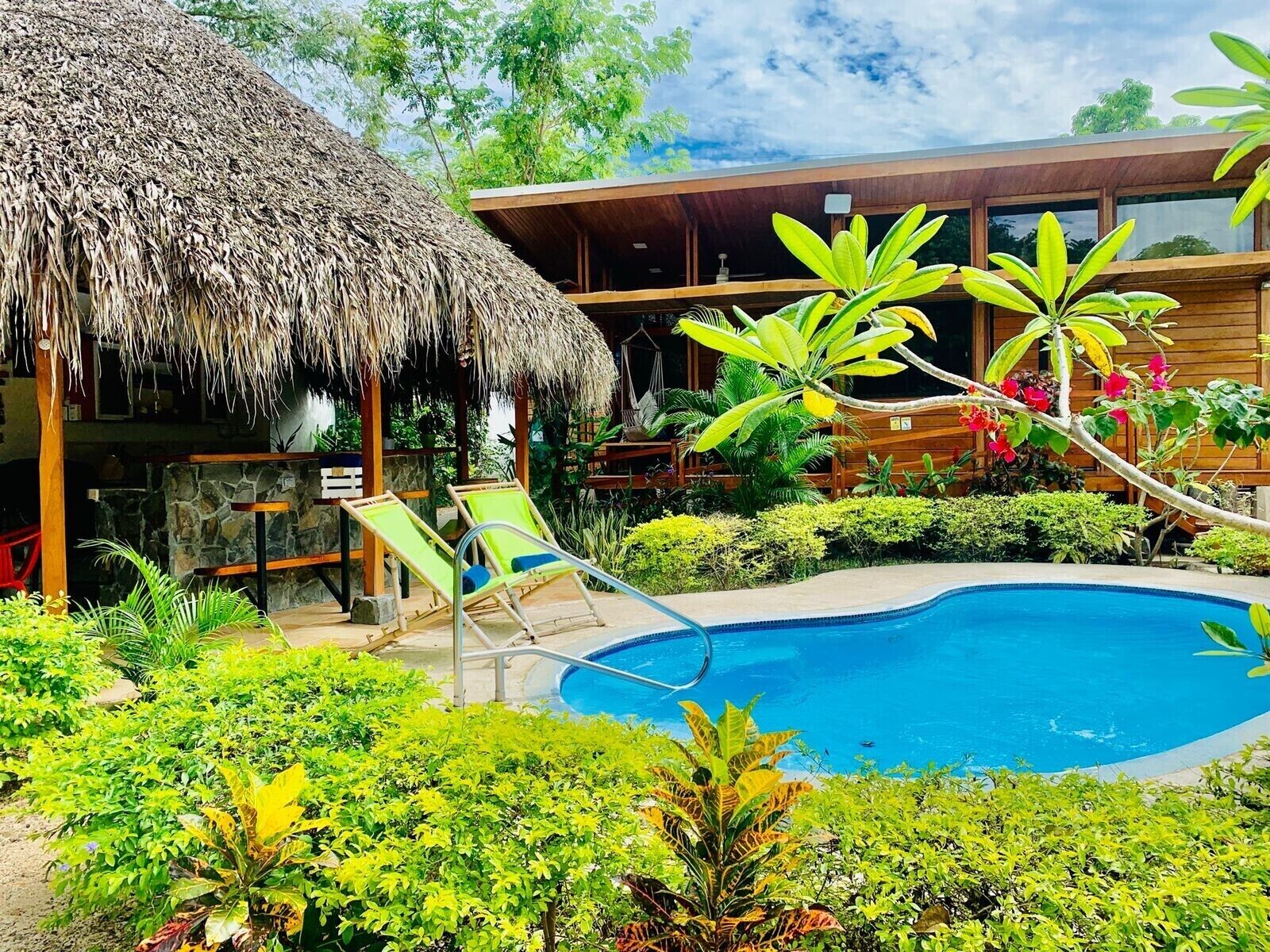 BEAUTIFUL HOUSE WITH PRIVATE POOL- 5 min walking from the beach