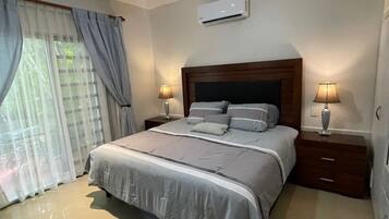 1 chambre, coffres-forts dans les chambres, fer et planche à repasser