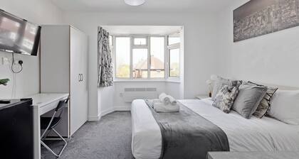 Apartment - Sleeps 5 & Free Parking
