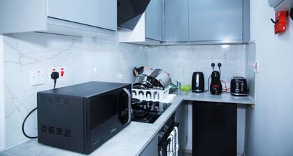 Apartment - Sleeps 5 & Free Parking