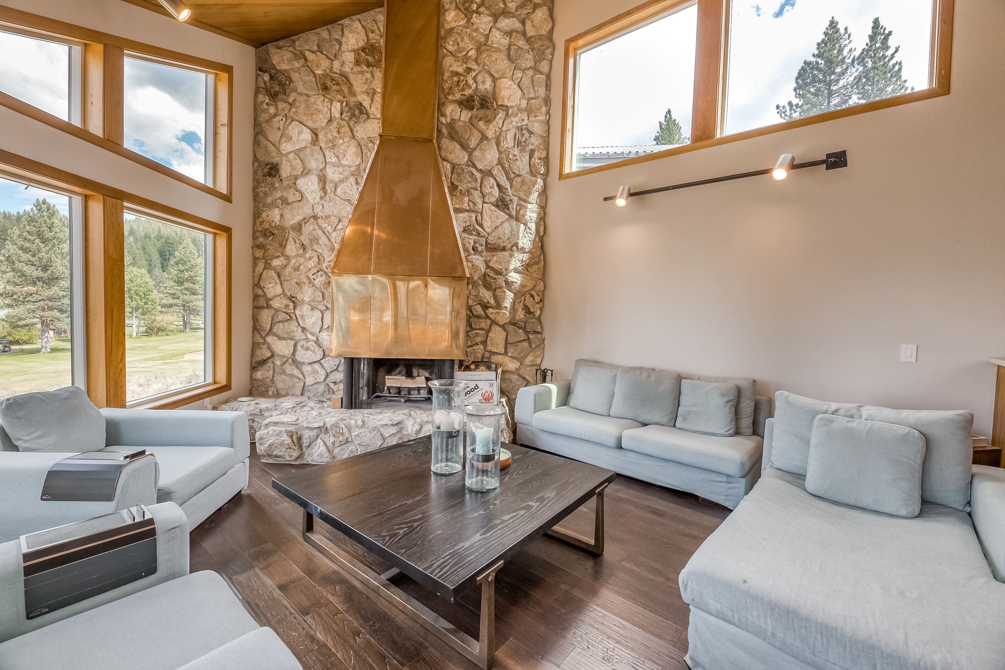 Home with amazing views, outdoor dining, fireplaces, pool, & hot tubs - dogs ok