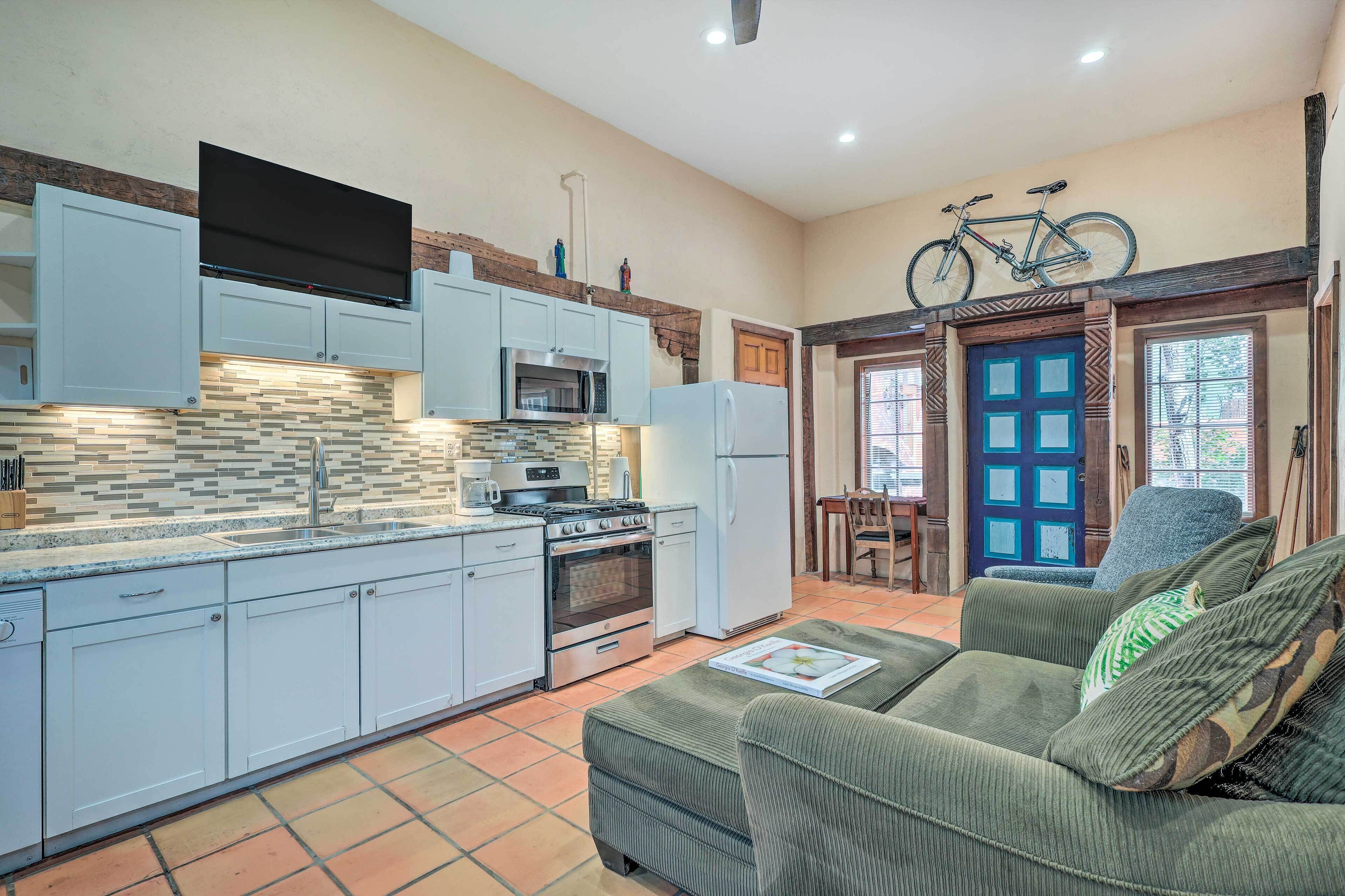 Traditional Adobe Bungalow < 2 Mi to Downtown