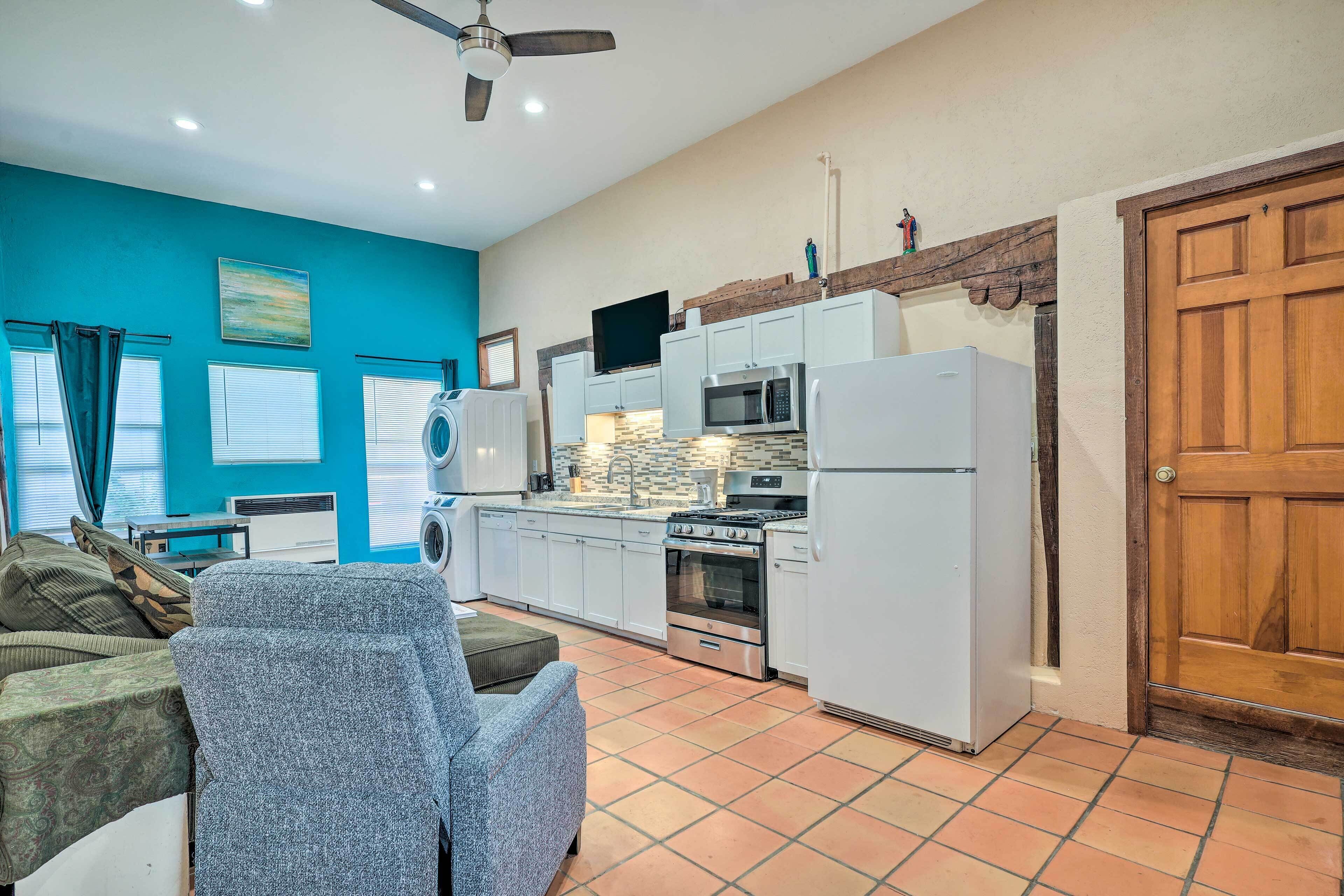 Traditional Adobe Bungalow < 2 Mi to Downtown