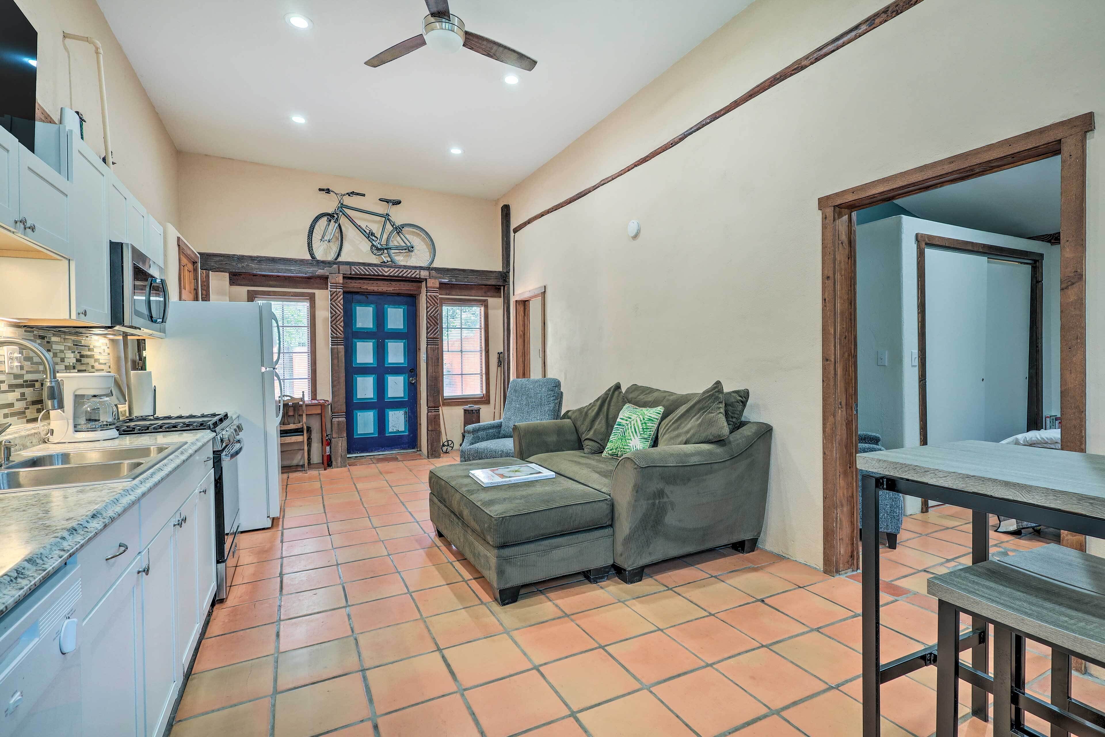 Traditional Adobe Bungalow < 2 Mi to Downtown