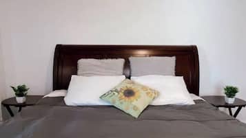 3 bedrooms, desk, iron/ironing board, free WiFi