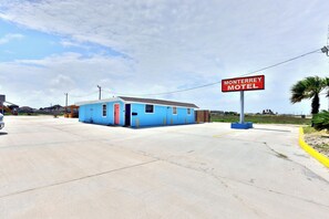 Front of property - Monterrey Motel Padre Island, Corpus Christi By Oyo (Corpus Christi)