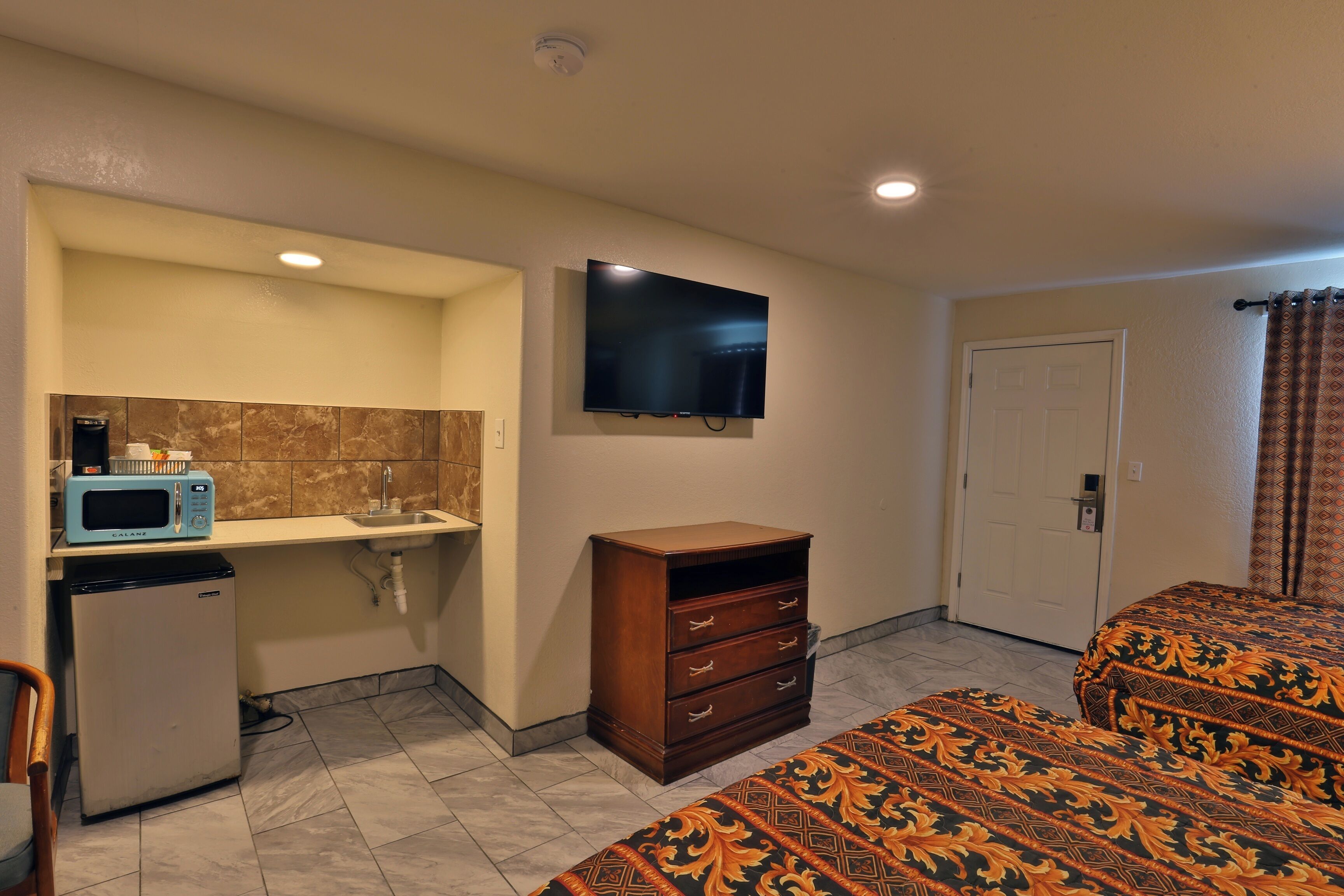 Room, Multiple Beds | Free WiFi, bed sheets