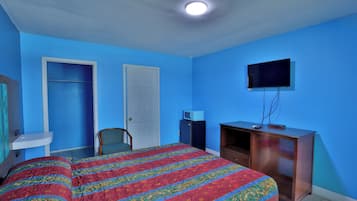 Room, 1 Queen Bed | WiFi (free), bed sheets
