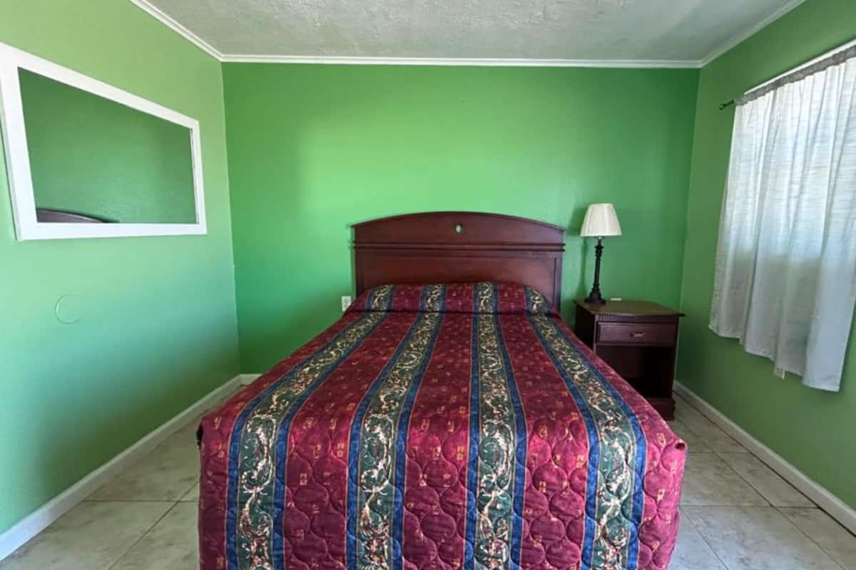 Habitación, 1 cama matrimonial | Wifi gratis y ropa de cama