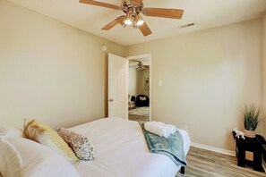 3 室のベッドルーム、デスク、アイロン / アイロン台、WiFi (無料)