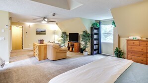 A bedroom with a bed, a ceiling fan, a TV, a bookshelf, and a dresser. - 10 Mi to Silverwood: Secluded Getaway! (Spirit Lake)