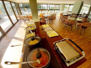 Café da manhã continental grátis todos os dias