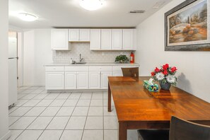 Fridge, microwave, stovetop, dishwasher