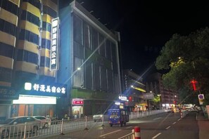 Unclassified image, 5 of 27, button - shangyoucsgy (Taishan)