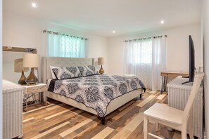 4 chambres, coffres-forts dans les chambres, fer et planche à repasser