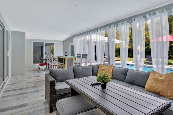 Outdoor dining