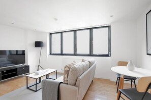 Télévision, chaîne hi-fi