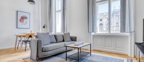 Fernseher, Stereoanlage