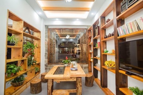Interior. Chanji Shanshecinema Theme Inn