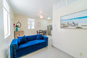 Deluxe Suite, 1 Bedroom | Living area | Smart TV, Netflix, streaming services - Le Bleu Bed and Breakfast (Providenciales)