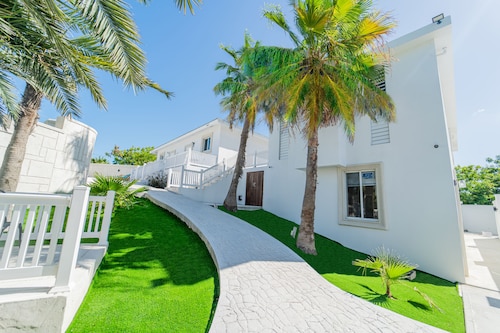 Le Bleu Bed and Breakfast